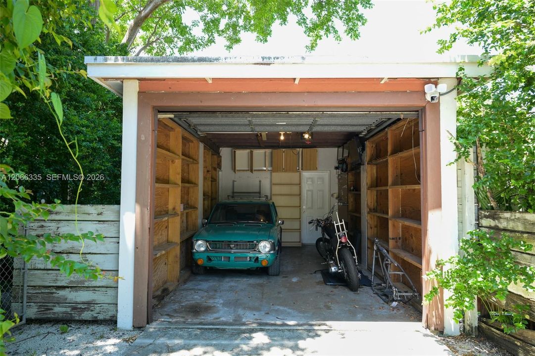 GARAGE