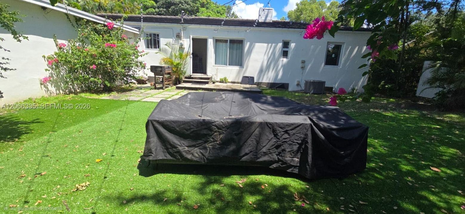 For Rent: $4,700 (3 beds, 2 baths, 1368 Square Feet)
