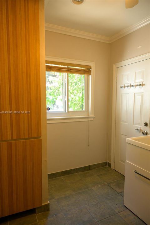 LAUNDRY ROOM