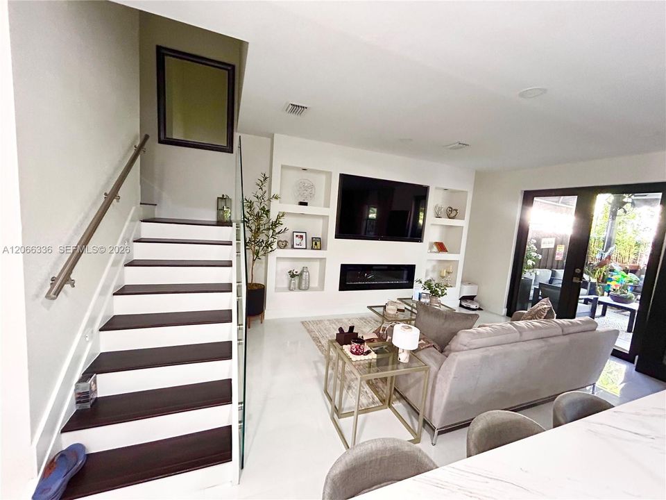 For Sale: $515,000 (3 beds, 2 baths, 1616 Square Feet)