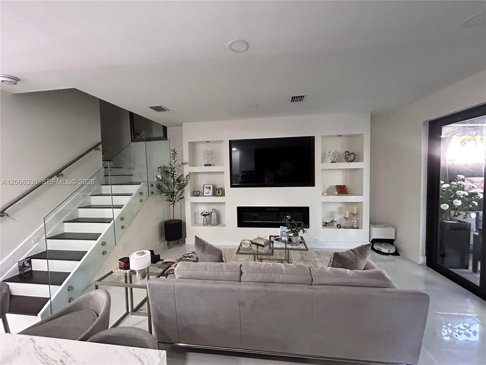 For Sale: $515,000 (3 beds, 2 baths, 1616 Square Feet)