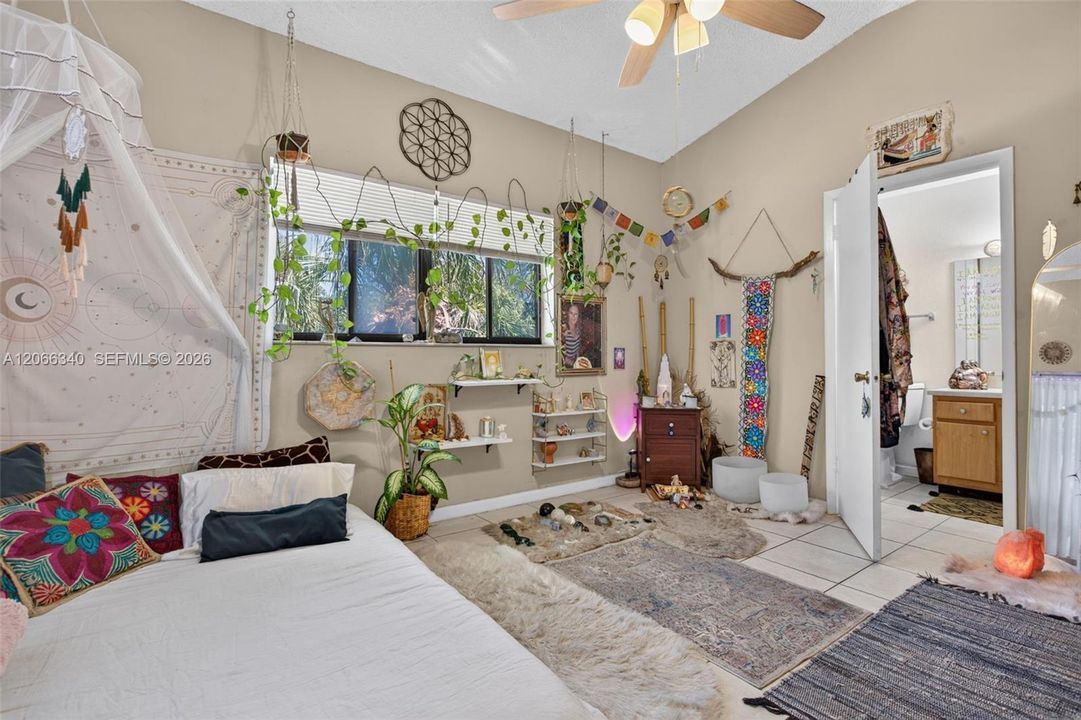 En Venta: $259,900 (2 camas, 2 baños, 858 Pies cuadrados)
