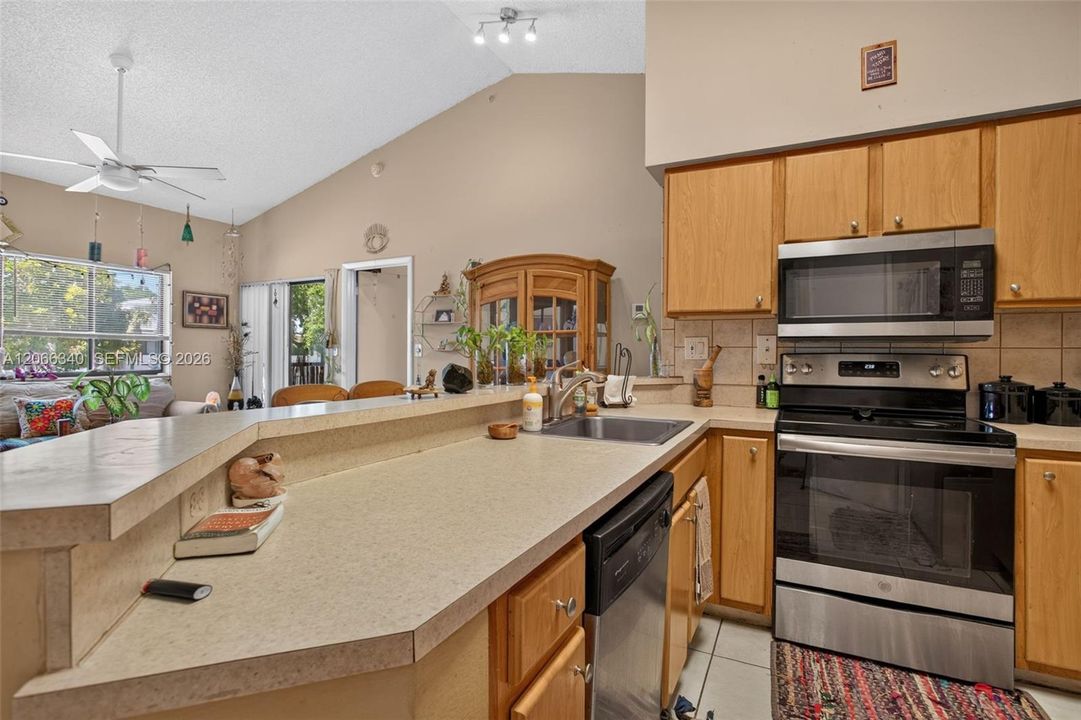 En Venta: $259,900 (2 camas, 2 baños, 858 Pies cuadrados)