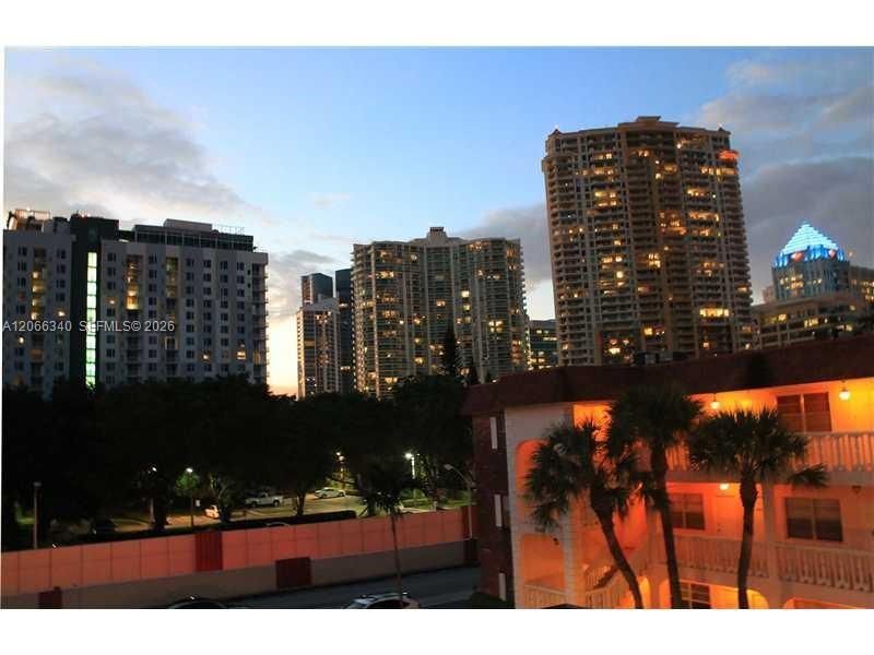 En Venta: $259,900 (2 camas, 2 baños, 858 Pies cuadrados)