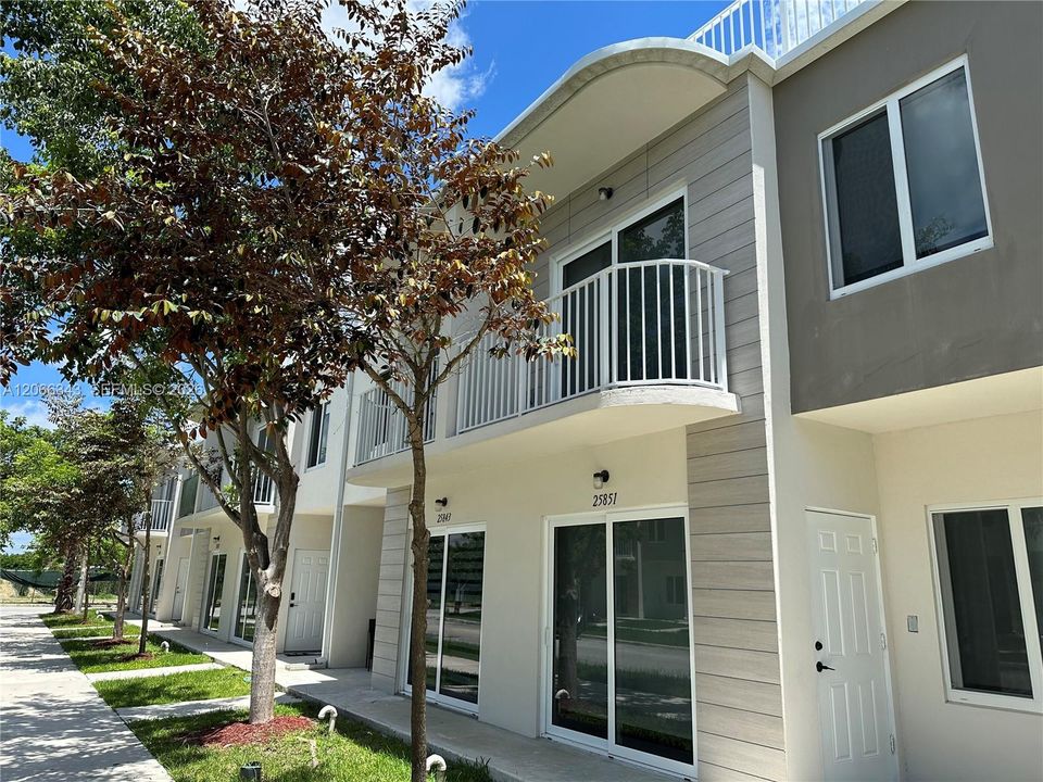 En Venta: $390,000 (4 camas, 3 baños, 1398 Pies cuadrados)