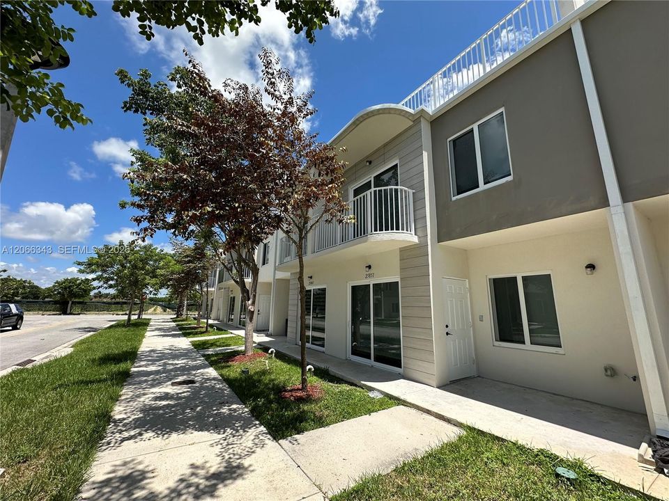 En Venta: $390,000 (4 camas, 3 baños, 1398 Pies cuadrados)
