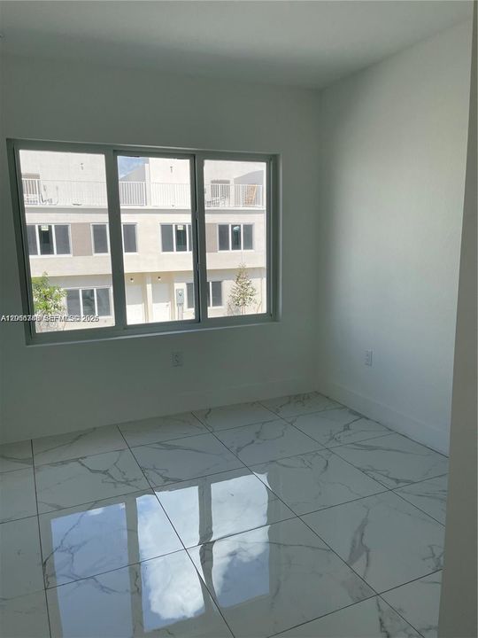 En Venta: $390,000 (4 camas, 3 baños, 1398 Pies cuadrados)