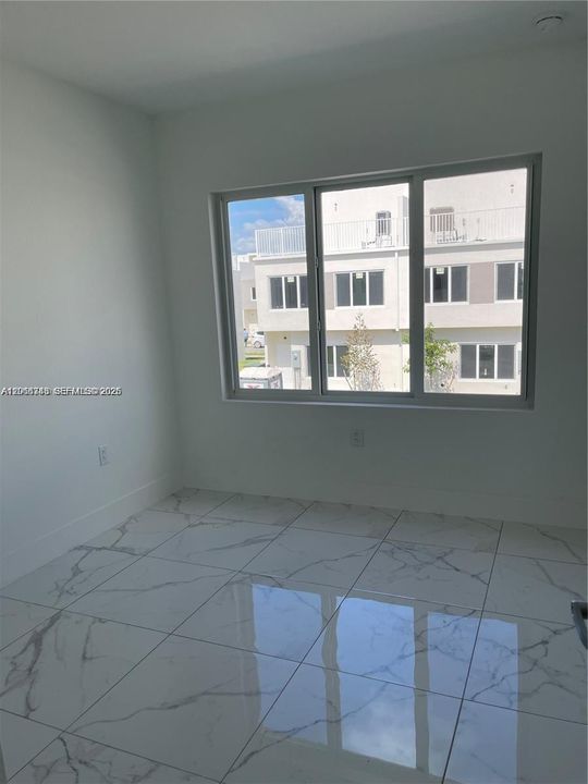 En Venta: $390,000 (4 camas, 3 baños, 1398 Pies cuadrados)