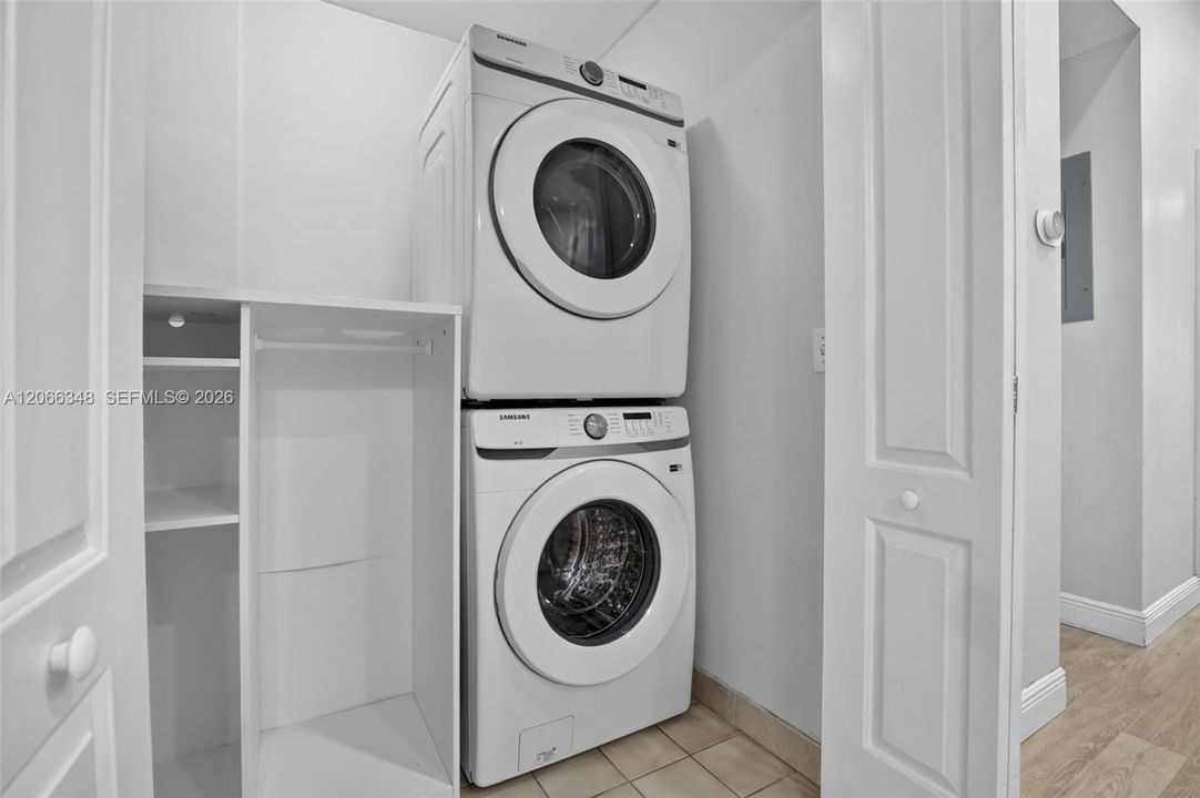 For Sale: $374,900 (3 beds, 2 baths, 1330 Square Feet)