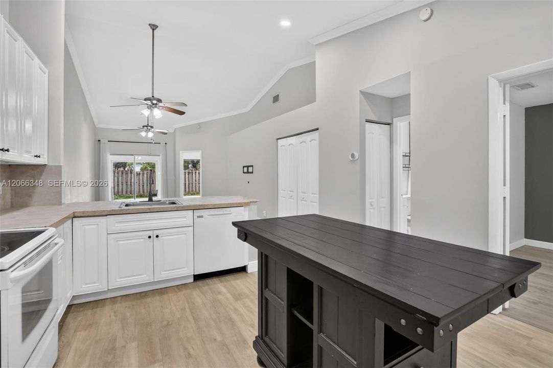 For Sale: $374,900 (3 beds, 2 baths, 1330 Square Feet)