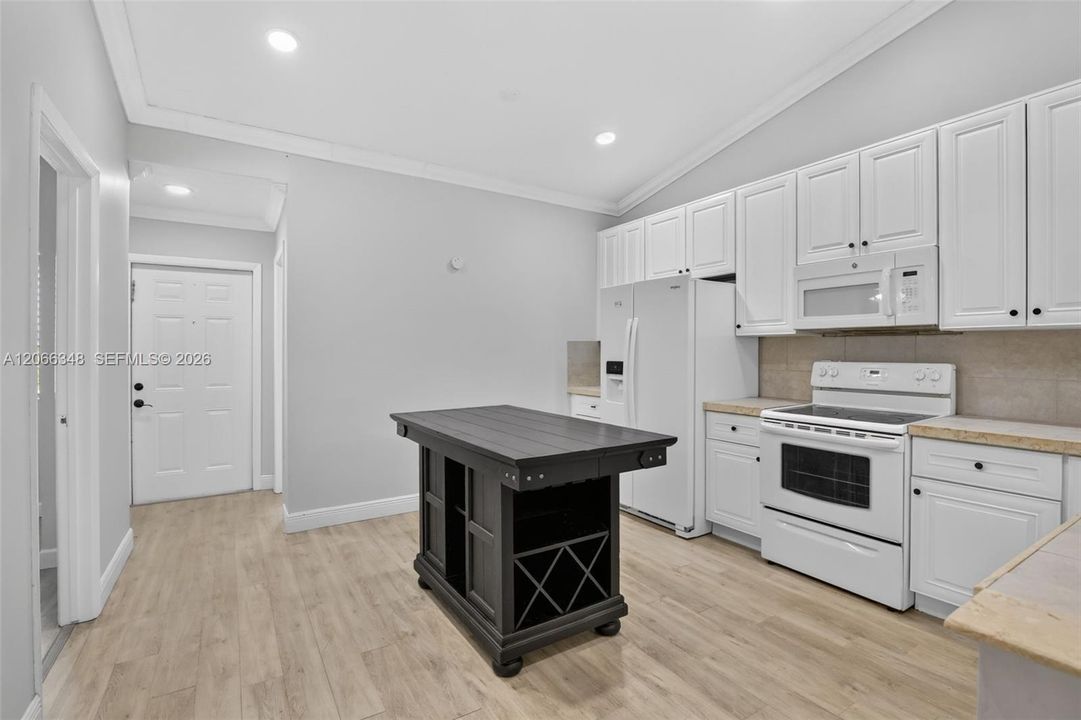 For Sale: $374,900 (3 beds, 2 baths, 1330 Square Feet)