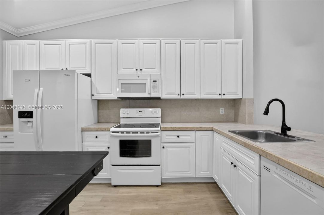For Sale: $374,900 (3 beds, 2 baths, 1330 Square Feet)