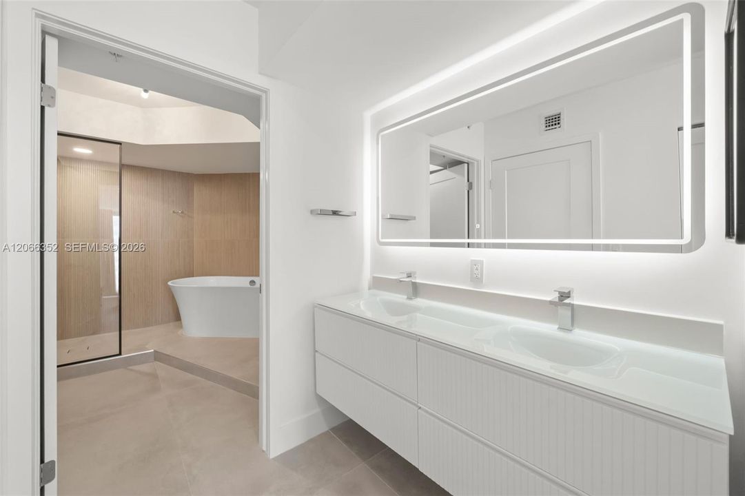 For Sale: $1,190,000 (2 beds, 2 baths, 1340 Square Feet)