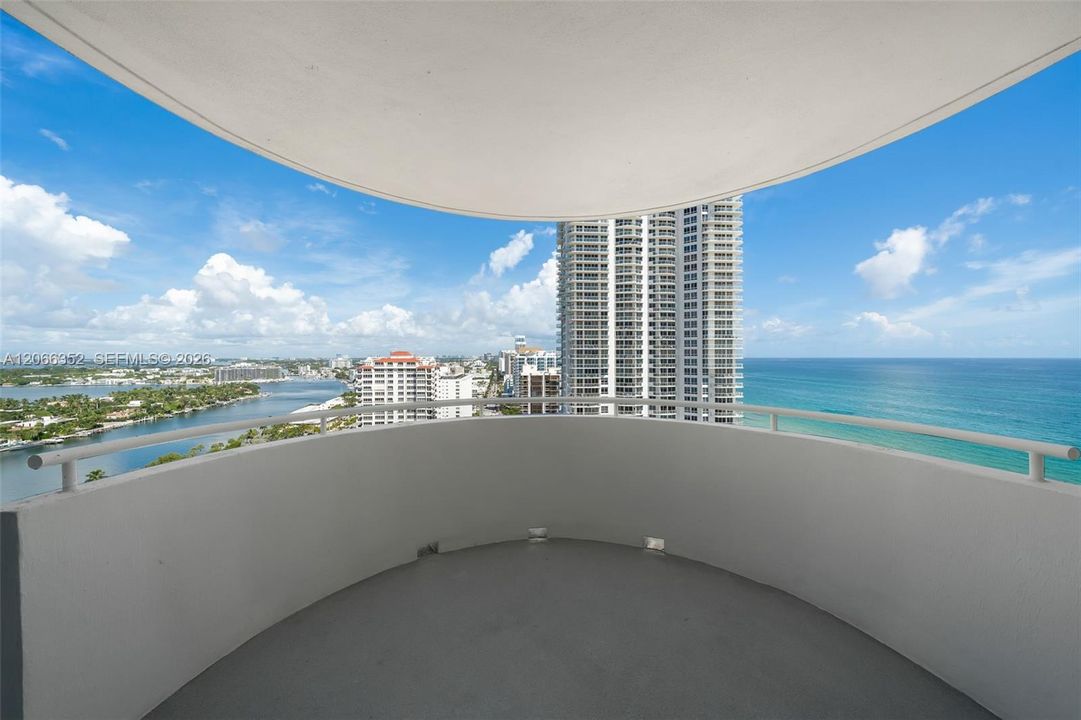 For Sale: $1,190,000 (2 beds, 2 baths, 1340 Square Feet)