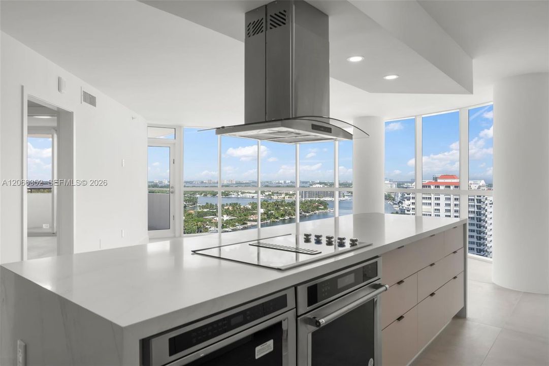 For Sale: $1,190,000 (2 beds, 2 baths, 1340 Square Feet)