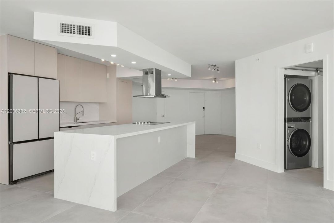 For Sale: $1,190,000 (2 beds, 2 baths, 1340 Square Feet)