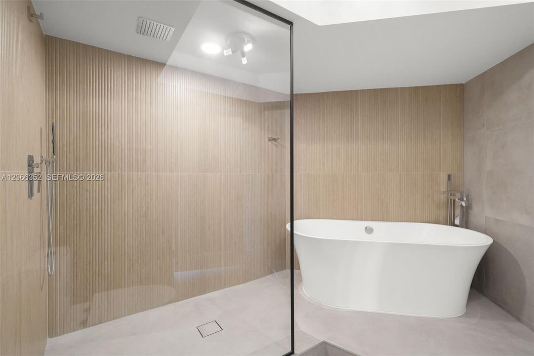 For Sale: $1,190,000 (2 beds, 2 baths, 1340 Square Feet)