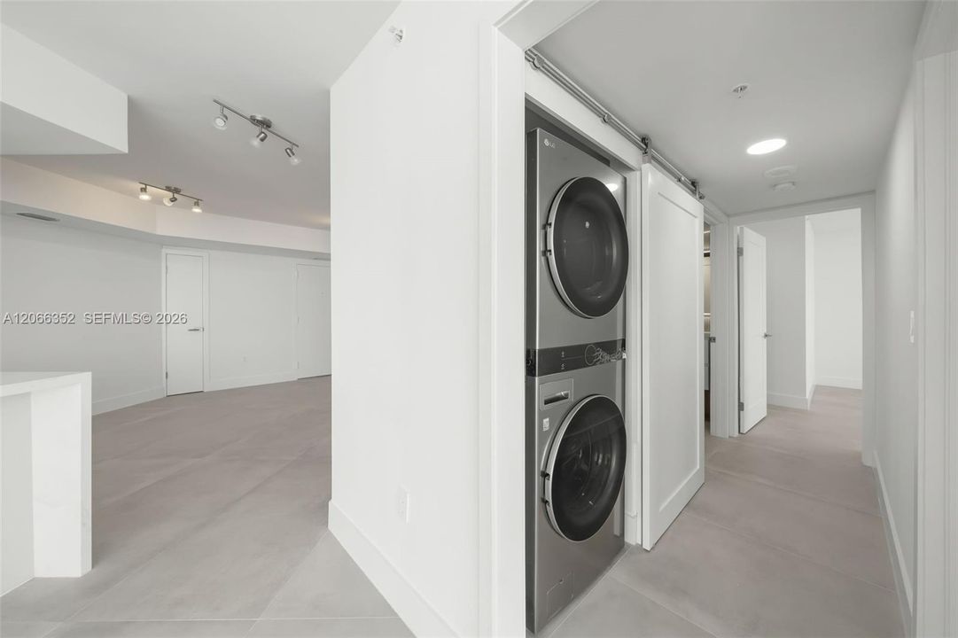 For Sale: $1,190,000 (2 beds, 2 baths, 1340 Square Feet)