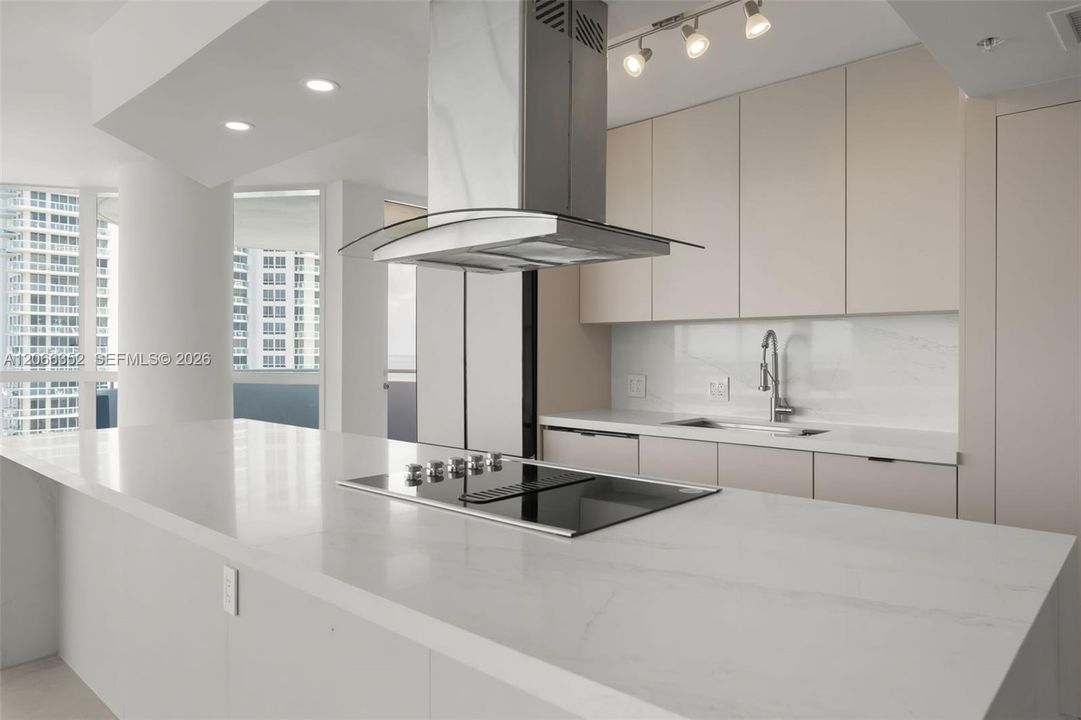 For Sale: $1,190,000 (2 beds, 2 baths, 1340 Square Feet)