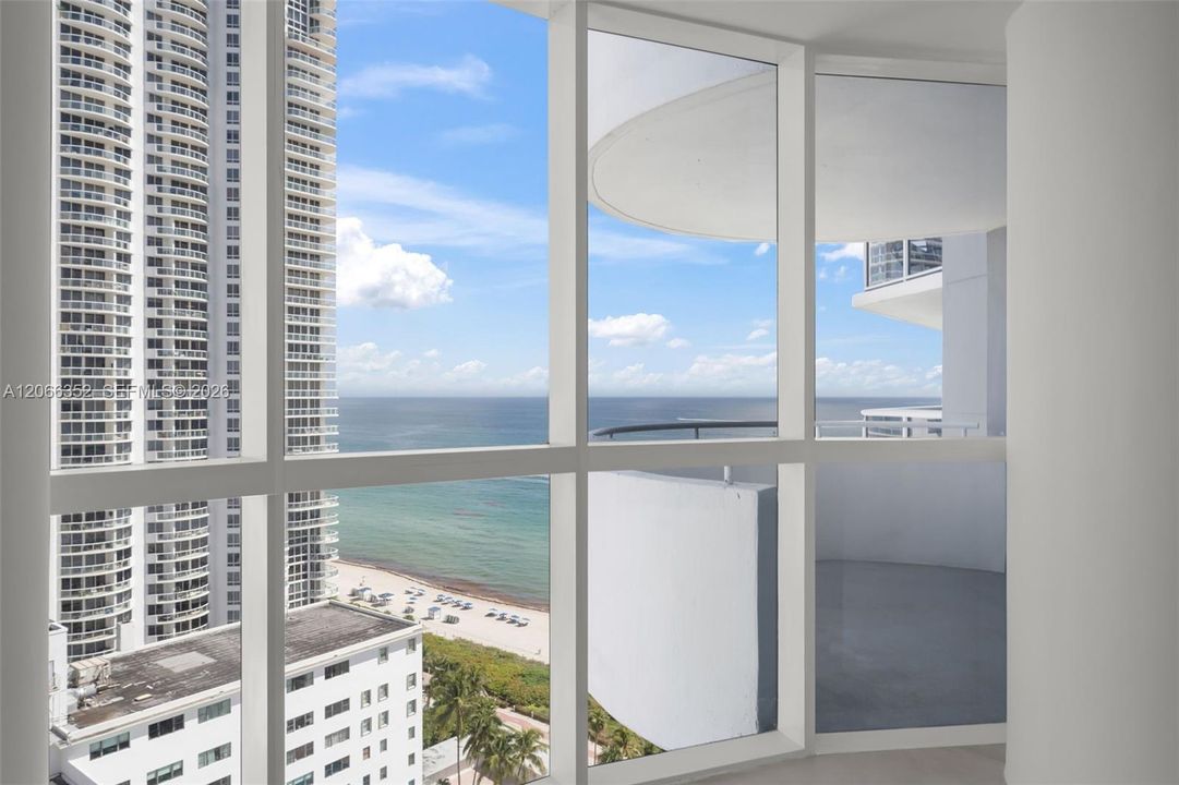 For Sale: $1,190,000 (2 beds, 2 baths, 1340 Square Feet)