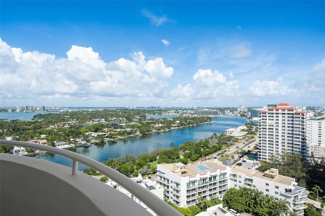 For Sale: $1,190,000 (2 beds, 2 baths, 1340 Square Feet)