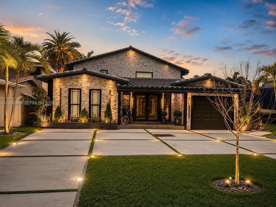 For Rent: $11,000 (5 beds, 4 baths, 2676 Square Feet)