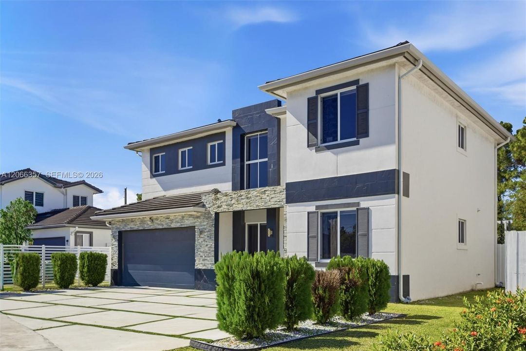 For Sale: $873,000 (5 beds, 3 baths, 2746 Square Feet)