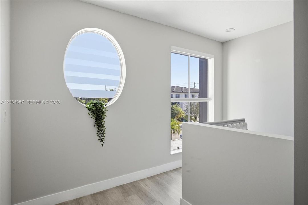 For Sale: $873,000 (5 beds, 3 baths, 2746 Square Feet)