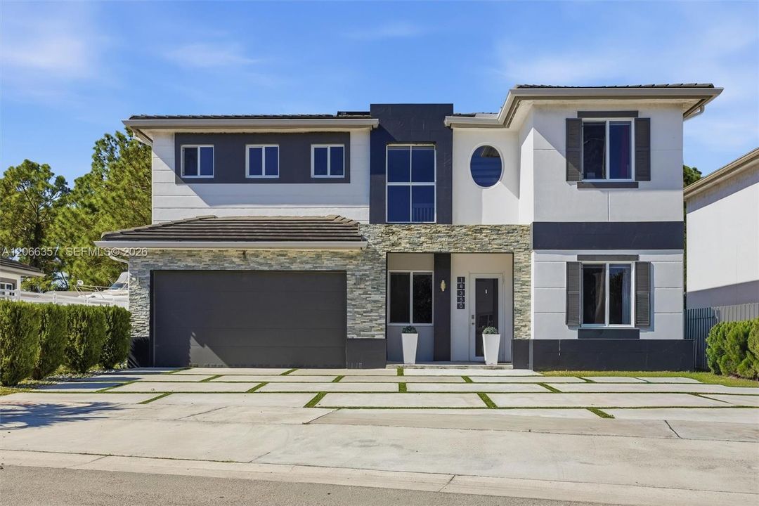 For Sale: $873,000 (5 beds, 3 baths, 2746 Square Feet)