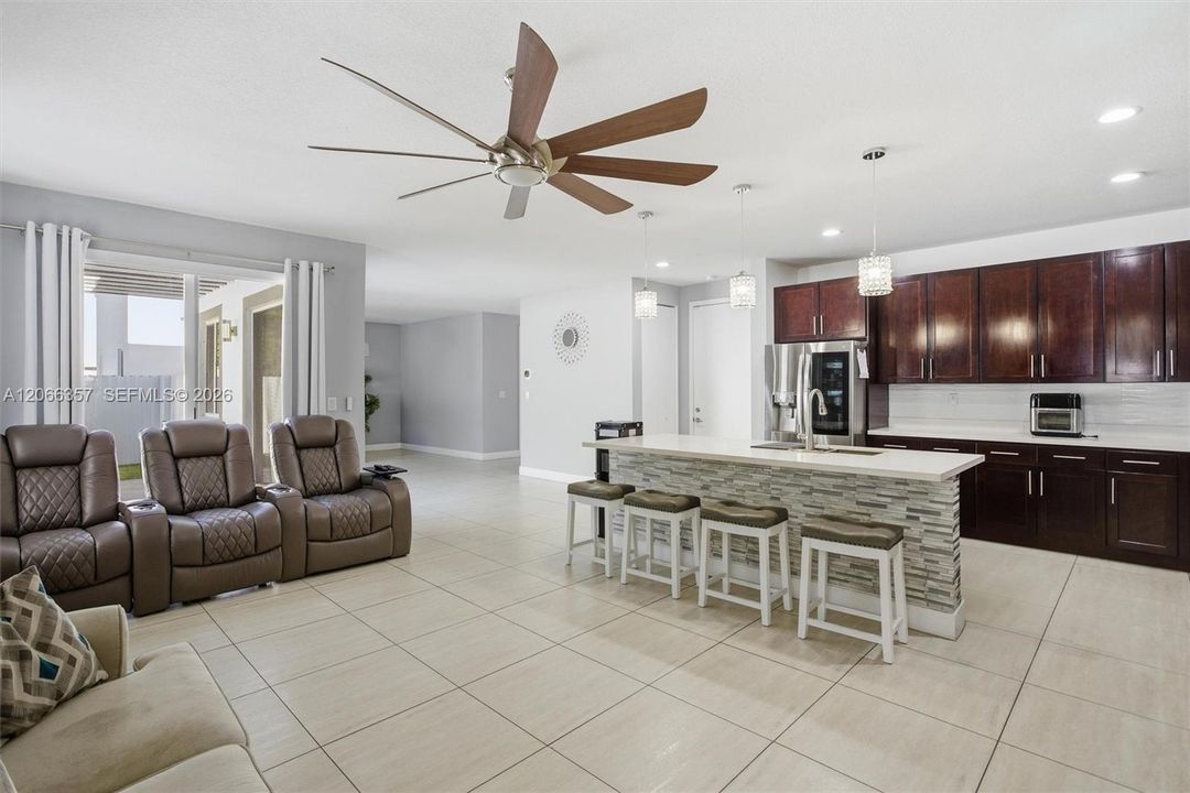 For Sale: $873,000 (5 beds, 3 baths, 2746 Square Feet)