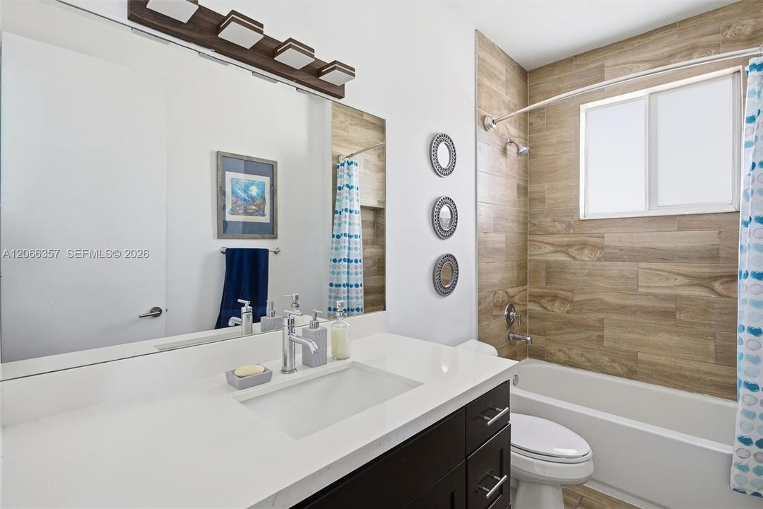 For Sale: $873,000 (5 beds, 3 baths, 2746 Square Feet)