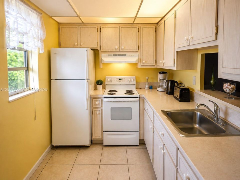 Active With Contract: $1,350 (1 beds, 1 baths, 684 Square Feet)