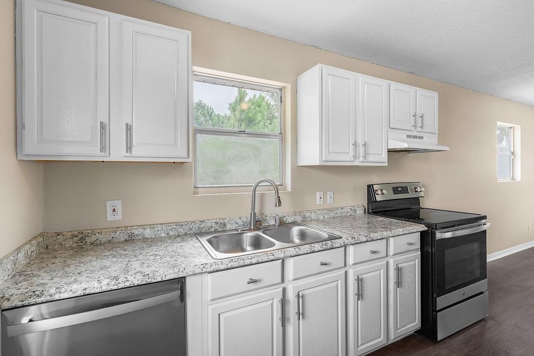 8525-101st-Ct-HigMedia-023-1280