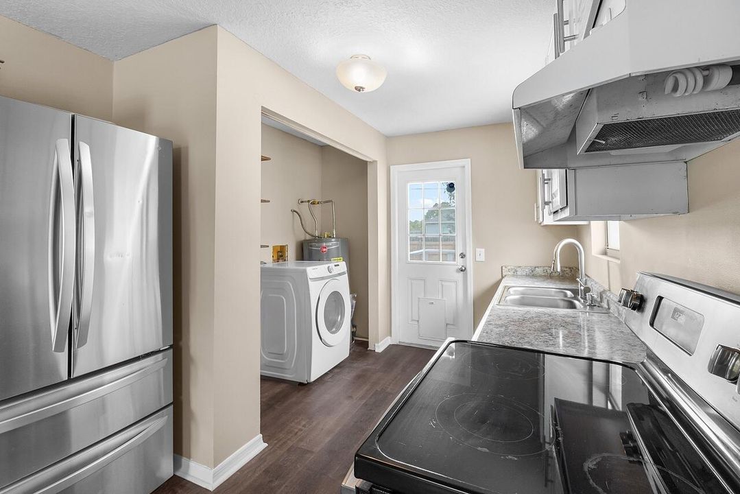 8525-101st-Ct-HigMedia-021-1280