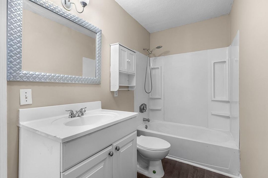 8525-101st-Ct-HigMedia-035-1280