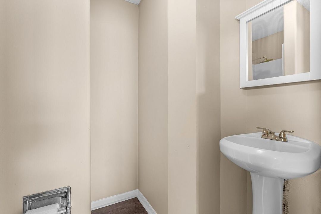 8525-101st-Ct-HigMedia-030-1280