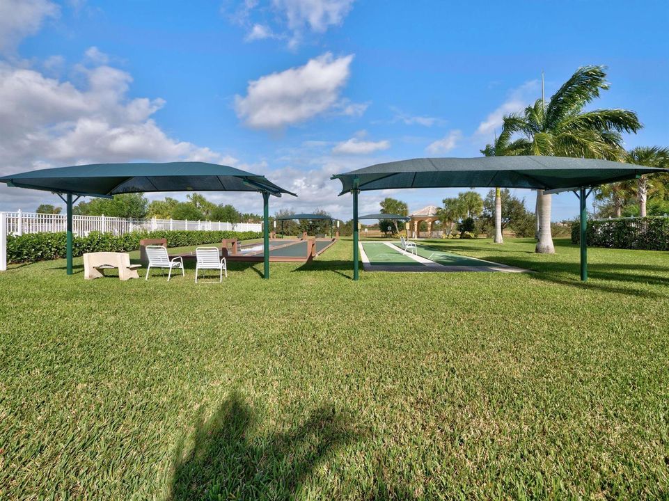 The Lakes Amenities