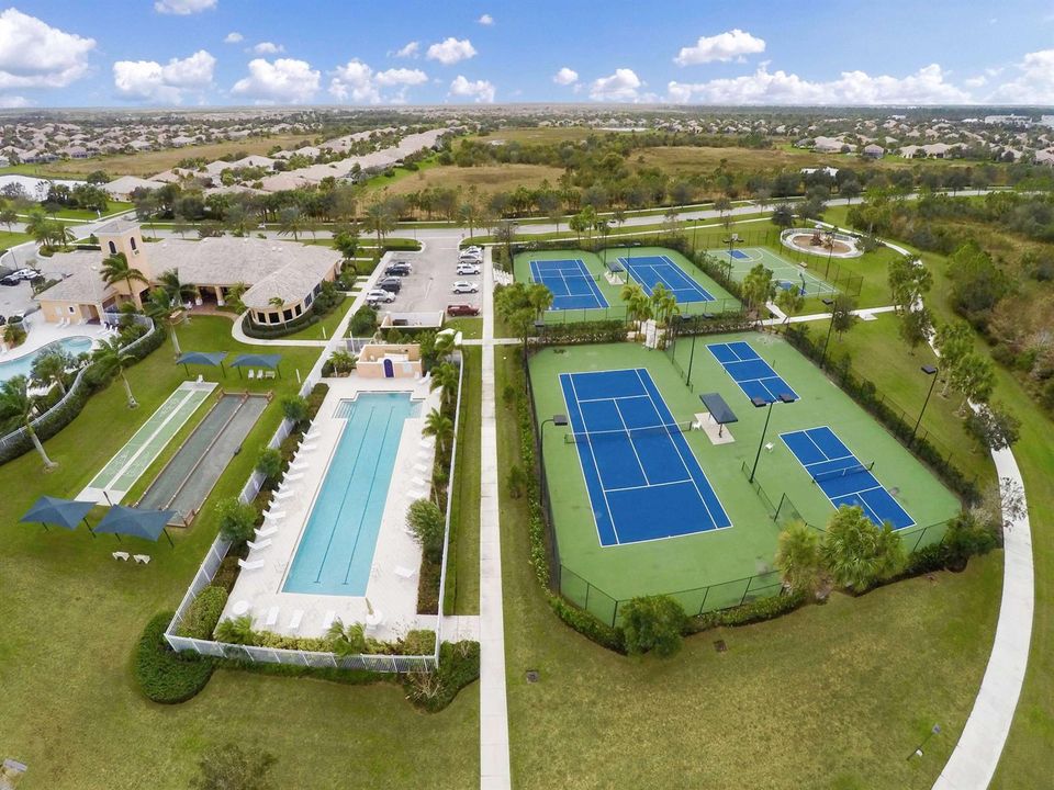 The Lakes Amenities