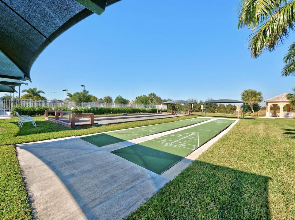 The Lakes Amenities