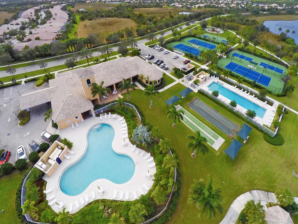The Lakes Amenities