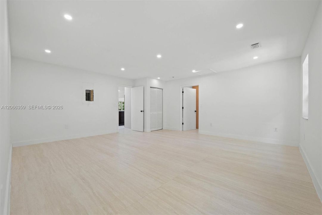 For Rent: $10,500 (4 beds, 4 baths, 2519 Square Feet)