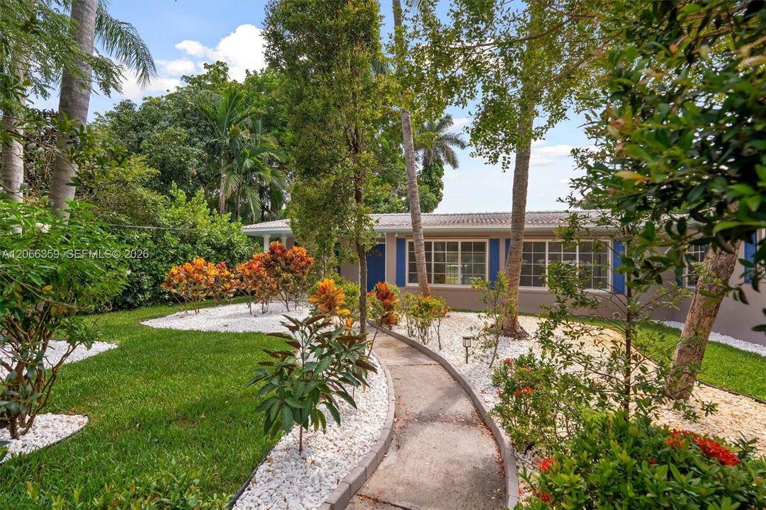 For Rent: $10,500 (4 beds, 4 baths, 2519 Square Feet)