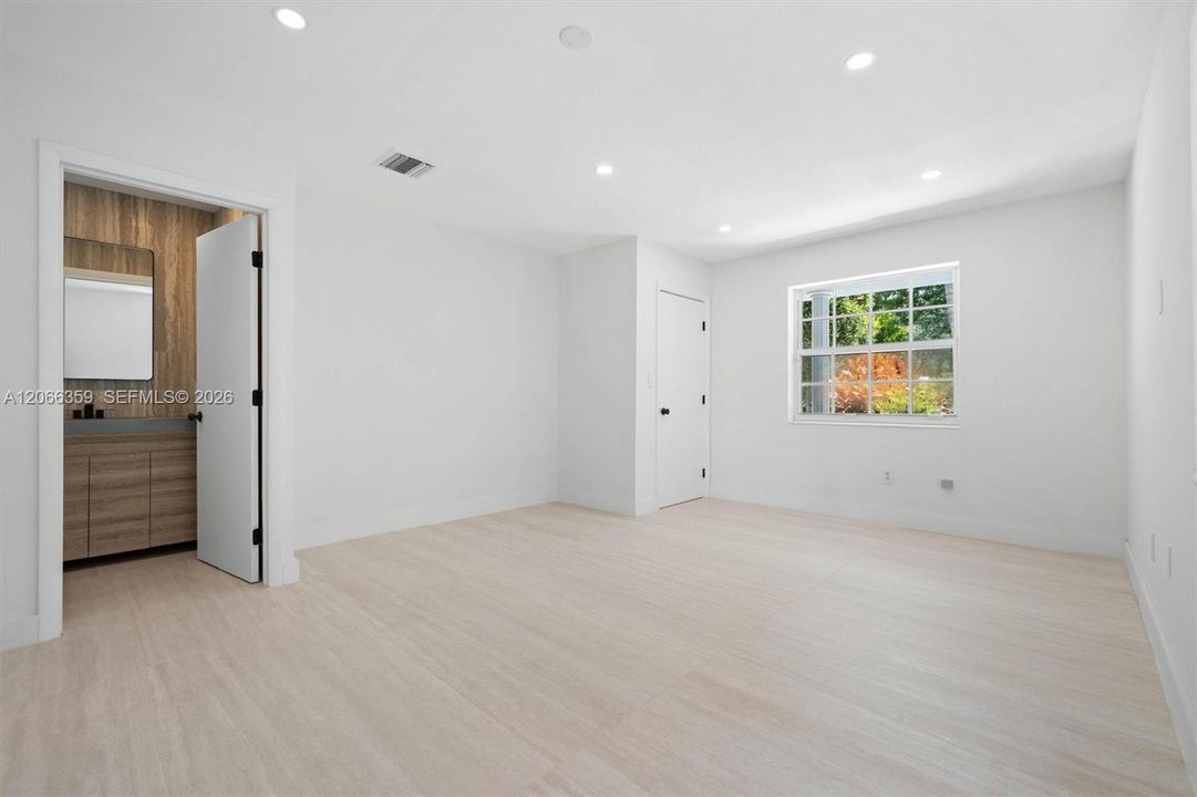 For Rent: $10,500 (4 beds, 4 baths, 2519 Square Feet)