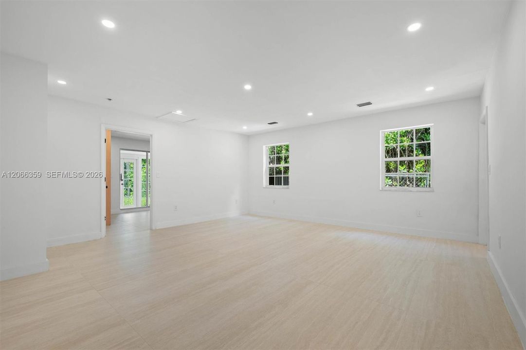For Rent: $10,500 (4 beds, 4 baths, 2519 Square Feet)