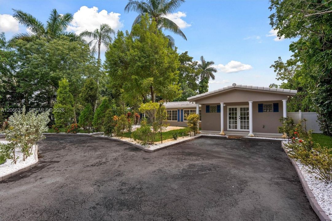For Rent: $10,500 (4 beds, 4 baths, 2519 Square Feet)