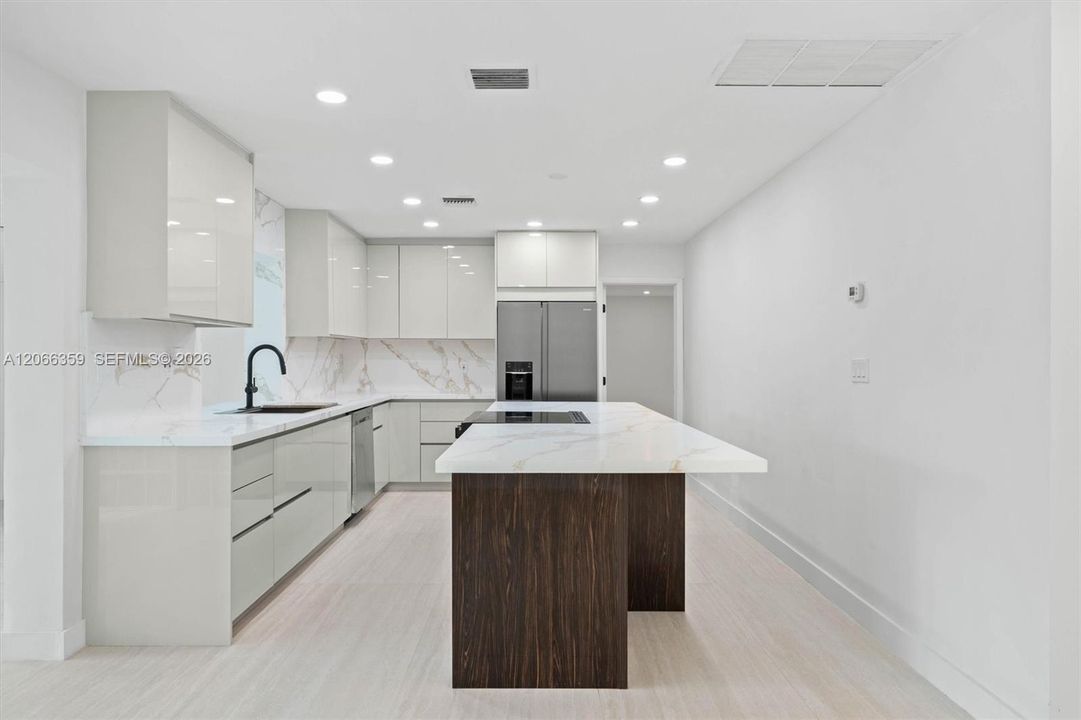 For Rent: $10,500 (4 beds, 4 baths, 2519 Square Feet)