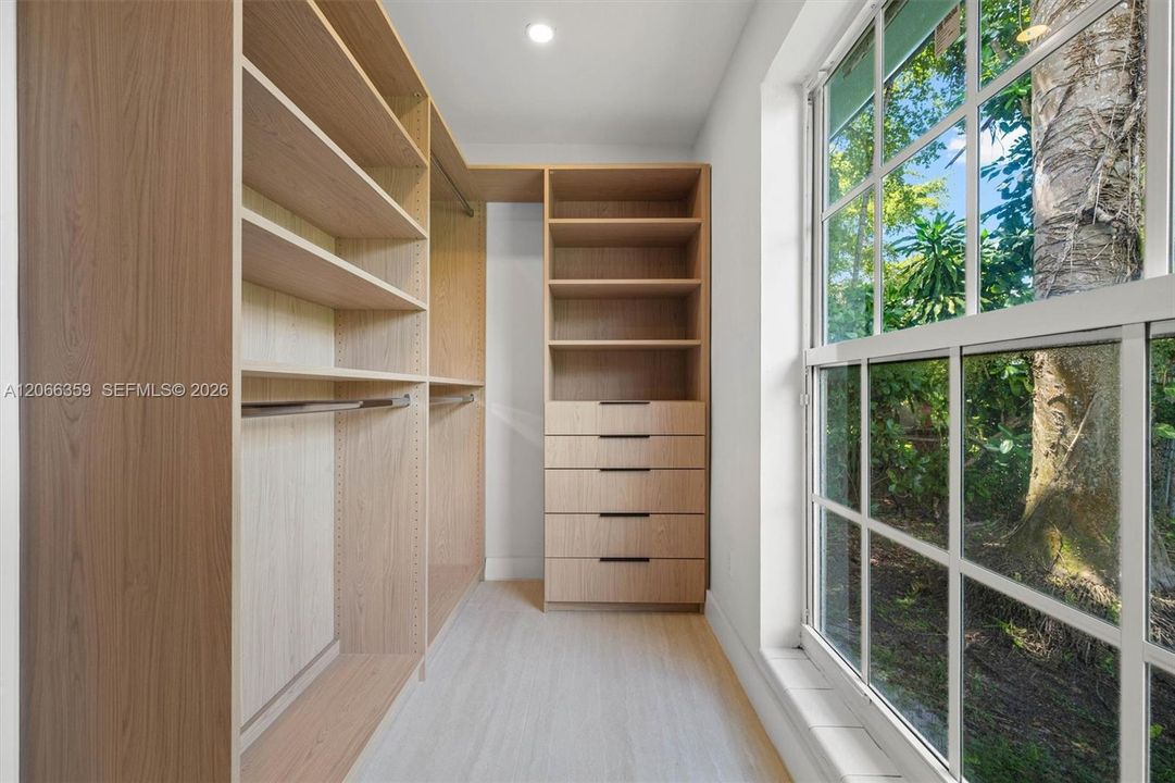For Rent: $10,500 (4 beds, 4 baths, 2519 Square Feet)