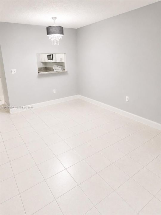 For Sale: $275,000 (2 beds, 2 baths, 912 Square Feet)