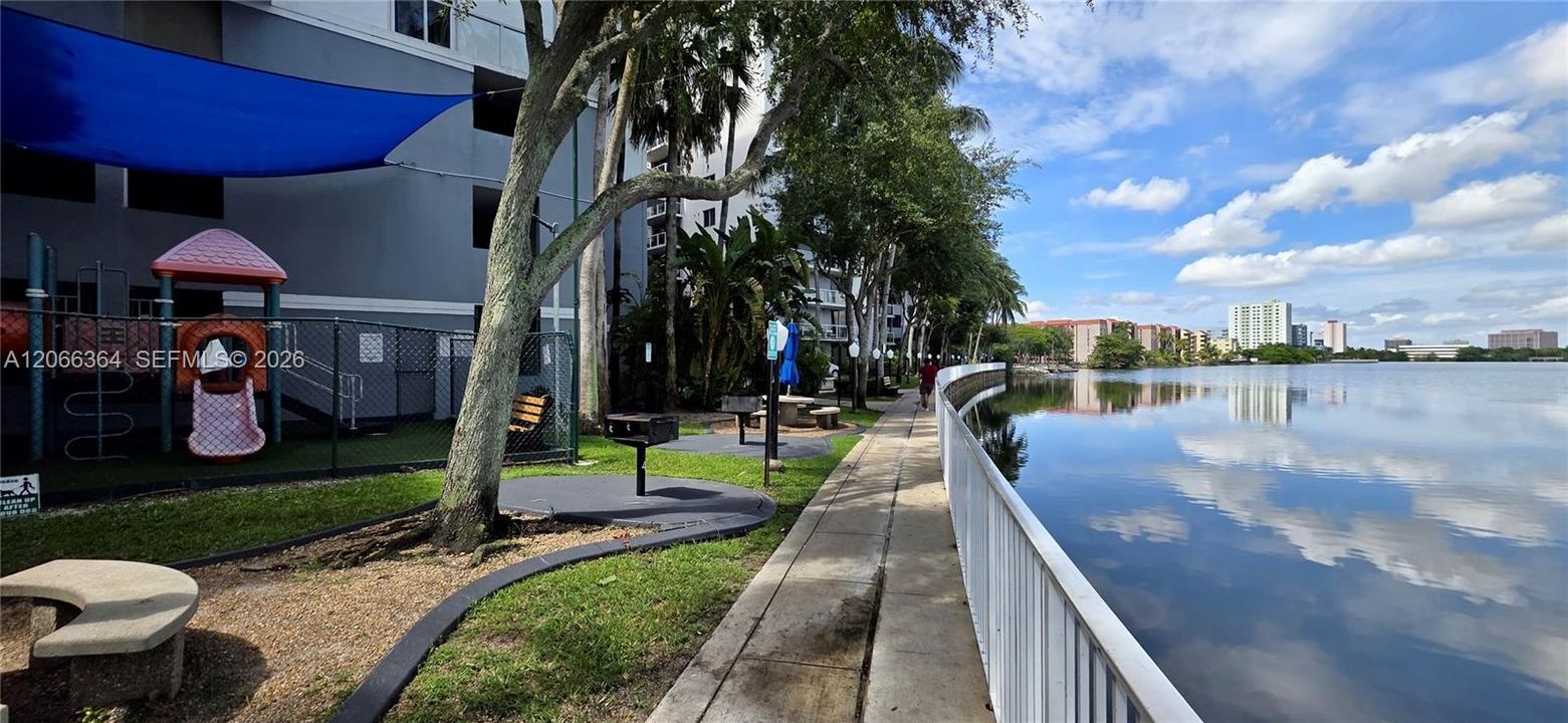 For Sale: $270,000 (1 beds, 1 baths, 685 Square Feet)