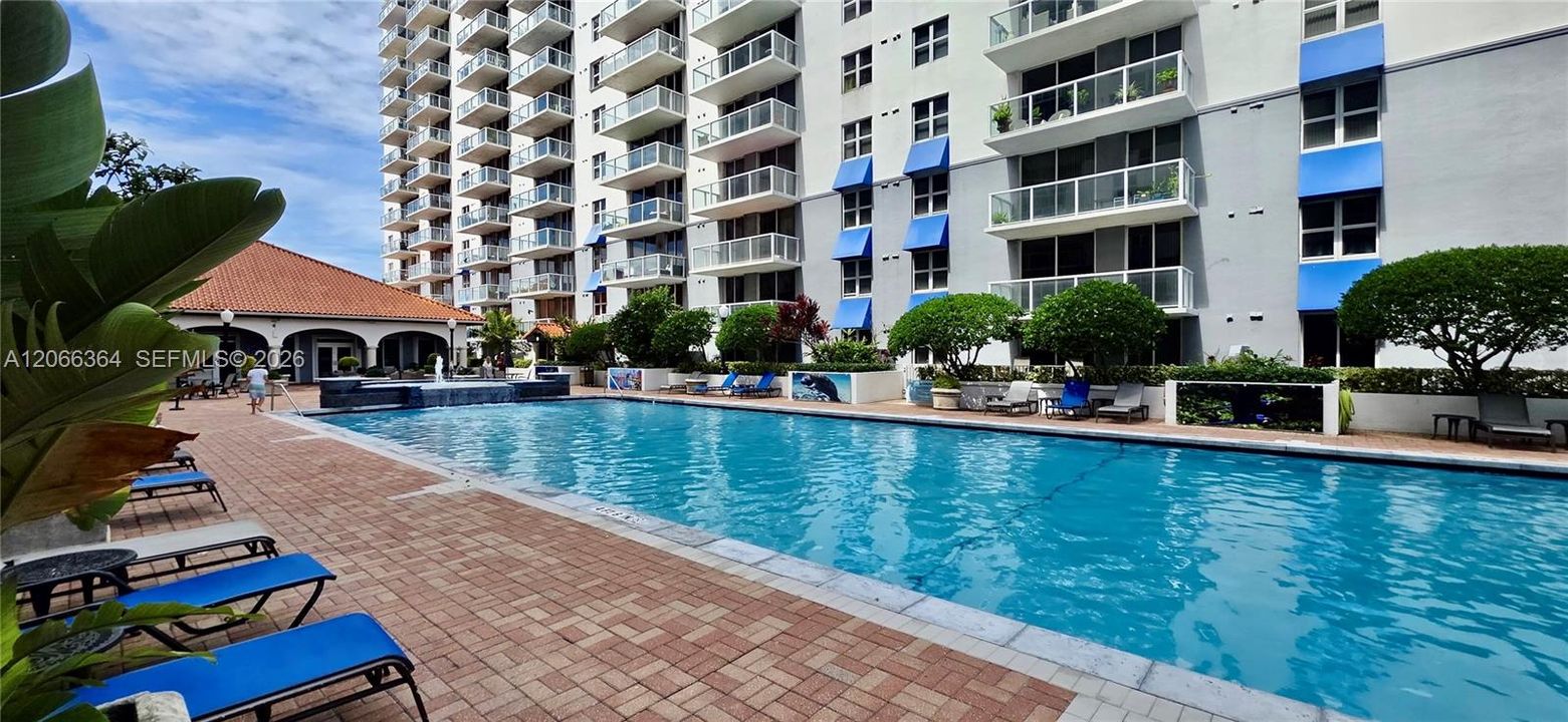 For Sale: $270,000 (1 beds, 1 baths, 685 Square Feet)